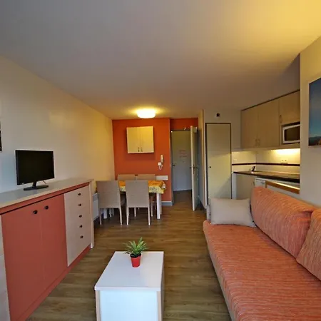 Apartment 2m J4 332 - 456la